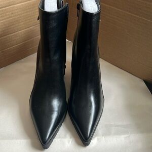 New; Charles, Charles David pointed toe ankle boots, size 9.5M
